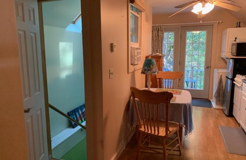 Boothbay Apartamento | Queen studio, private entrance & free parking