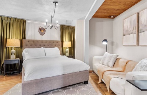 Rapid City Cama Y Desayuno | Queen Suite 2 - Black Forest Inn Bed and Breakfast