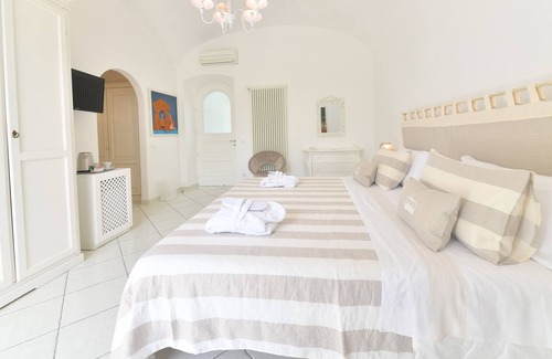 Forio Casa | Queen Suite