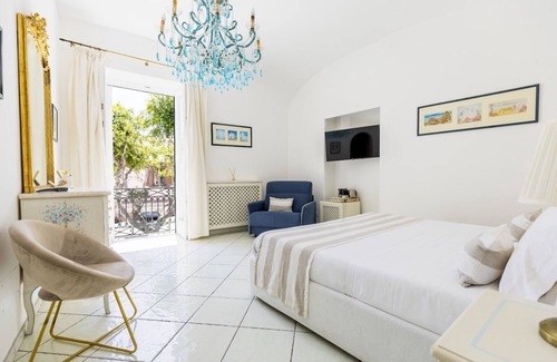 Forio Casa | Queen Suite