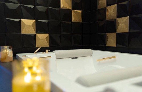 Crotone Cama Y Desayuno | Queen Suite with Jacuzzi - B&B Kreart Suites & Rooms