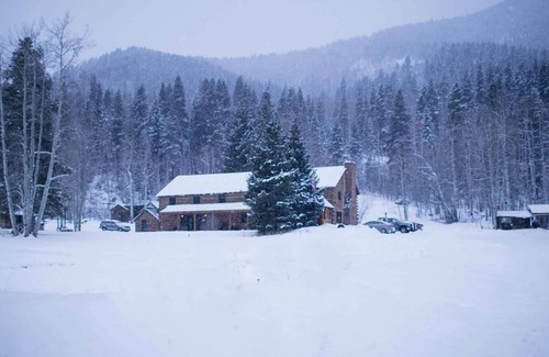 Pitkin County Casa | Queen + Twin Room Beyul Retreat