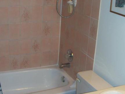 Whitehorse Casa | Queen, walk to village center