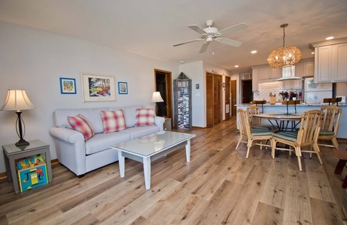 Emerald Isle Condominio | Queens Court 1203, Oceanfront Condo in Emerald Isle, NC!