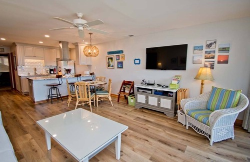 Emerald Isle Condominio | Queens Court 1203, Oceanfront Condo in Emerald Isle, NC!