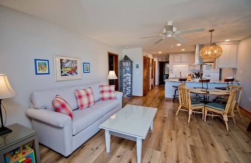 Emerald Isle Condominio | Queens Court 1203, Oceanfront Condo in Emerald Isle, NC!