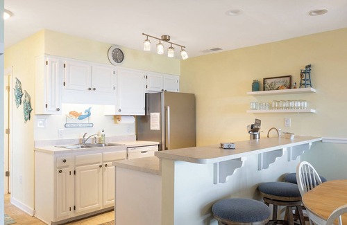 Emerald Isle Condominio | Queens Court 3102, Almost Oceanfront Condo in Emerald Isle, NC!
