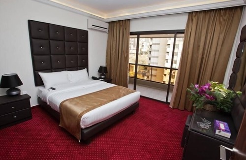 Haret Sakher Hotel | Queens Land Hotel