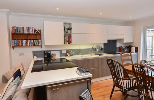 Ryde Casa | Queens Mews a Coastal Holiday Home