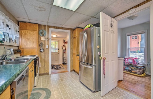Queensbury Cabina | Queensbury Lake House w/ Private Dock Access!