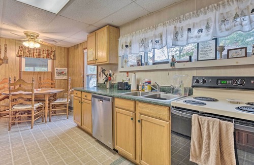Queensbury Cabina | Queensbury Lake House w/ Private Dock Access!