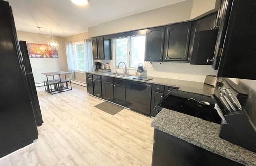 Queensbury Casa | 🌞 Queensbury Sunlit Getaway: 3-Bedroom Retreat 🌿