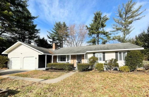 Queensbury Casa | 🌞 Queensbury Sunlit Getaway: 3-Bedroom Retreat 🌿