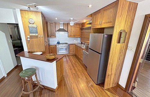 Whitfield Apartamento | Queenslander apartment with plenty of space and very tropical.Sleeps six people.