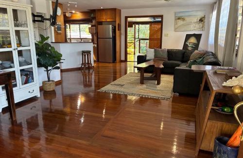 Whitfield Casa | Queenslander leafy Whitfield