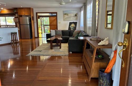 Whitfield Casa | Queenslander leafy Whitfield