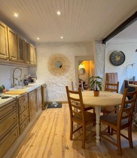Auvers-sur-Oise Casa | Quelques part à Auvers sur oise, Spacieuse Maison, Calme, Terrasse, 8 pers, Wifi
