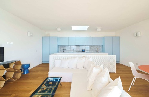 Pugliola Casa | Quercia: 2 BDR, Aicondo, Seaview, Pool, Tennis, plus Private Parking in Lerici!