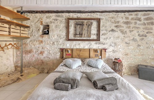 Fargues Casa | habitaciones de piedra quercy decoradas con gusto.