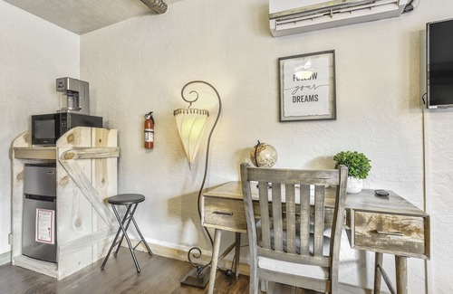 West Colorado Springs Casa | Quest Rest - Unit 7