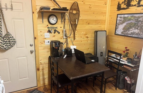 Bear Creek Cabina | QUESTA WOODS CABIN-Lovely cabin with WiFi in scenic Seward