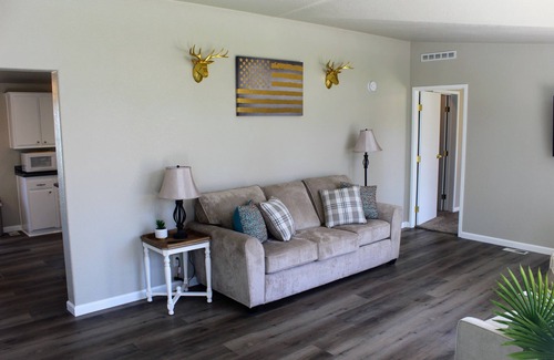Umatilla Casa | Quick walk to Columbia River access