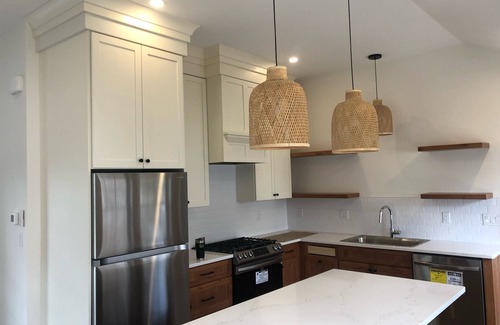 Wareham Cabaña | Quick walk to private beach from this brand new 3-bedroom cottage