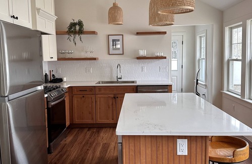 Wareham Cabaña | Quick walk to private beach from this brand new 3-bedroom cottage