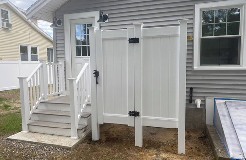 Wareham Cabaña | Quick walk to private beach from this brand new 3-bedroom cottage