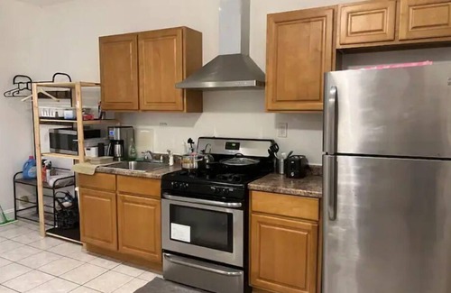 West Philadelphia Apartamento | Quiet 1 bdrm aptmt has backyard