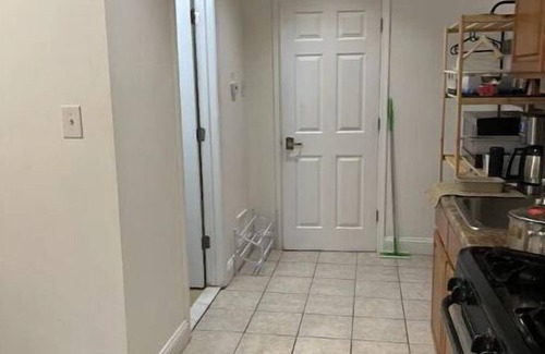 West Philadelphia Apartamento | Quiet 1 bdrm aptmt has backyard