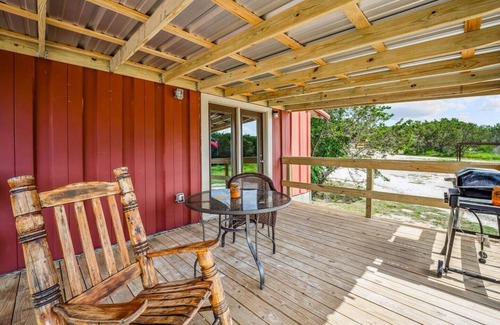 Paluxy Cabina | Quiet 1BR Cabin Near Stephenville Country Views