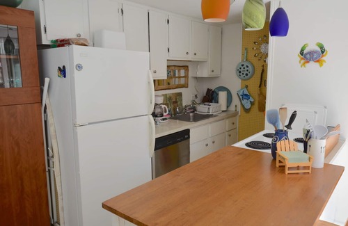 Oak Bluffs Casa | Condominio de 2 habitaciones y 2 baños recientemente remodelado con canchas de tenis
