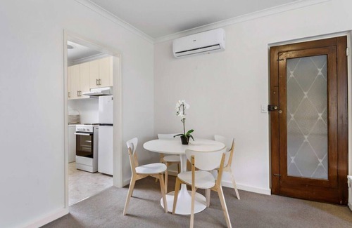 Richmond North Apartamento | Quiet 2-Bed Oasis for VIC Gardens & Yarra Trail