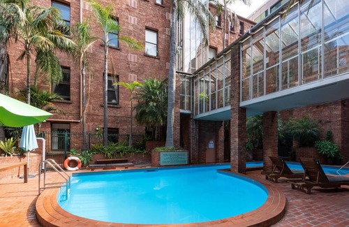 Chinatown Apartamento | Quiet 2 Bedroom Apartment in Heritage Building in the CBD