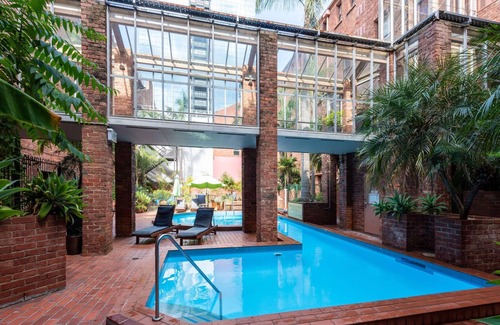 Chinatown Apartamento | Quiet 2 Bedroom Apartment in Heritage Building in the CBD