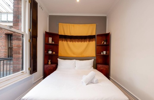 Chinatown Apartamento | Quiet 2 Bedroom Apartment in Heritage Building in the CBD