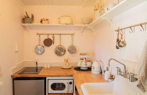Moscow Apartamento | Quiet 2-Bedroom Apartment in Historic Moscow Neighborhood