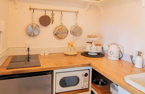 Moscow Apartamento | Quiet 2-Bedroom Apartment in Historic Moscow Neighborhood