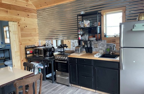 Norwich Cabina | Quiet 2-bedroom country cabin with scenic views 3 miles from Norwich NY.