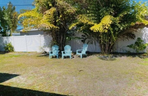 Golden Beach Casa | Quiet 2 bedroom island home blocks from beach!