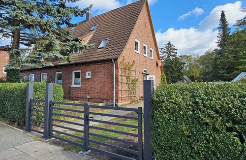 Markgrafenheide Apartamento | Quiet 2 room apartment with WLAN on the first floor - MH5
