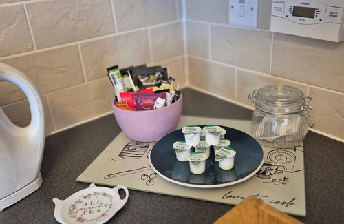 Cockett Casa | Quiet 2bedroom Home-garden-parking-family Friendly