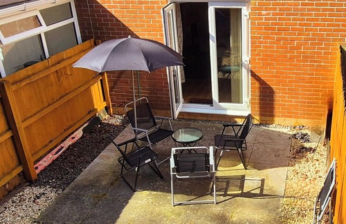 Cockett Casa | Quiet 2bedroom Home-garden-parking-family Friendly