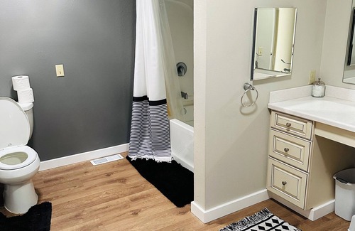 Olympia Otro | Quiet 3 bd 1 bath recently remodeled home in a beach community