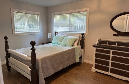 Olympia Otro | Quiet 3 bd 1 bath recently remodeled home in a beach community
