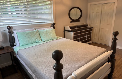 Olympia Otro | Quiet 3 bd 1 bath recently remodeled home in a beach community