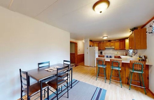 Arbor Vitae Casa | Quiet 3-bedroom house with AC, WiFi in Woodruff available for mid-term rentals
