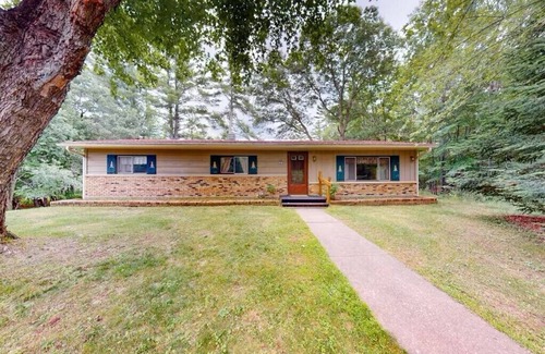 Arbor Vitae Casa | Quiet 3-bedroom house with AC, WiFi in Woodruff available for mid-term rentals