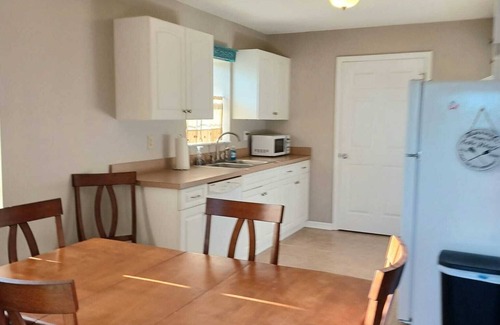 Interlachen Casa | Quiet 3-bedroom lakefront house. Family/dog friendly. Wi-Fi.